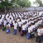 Les enfants dans la cour de l'école