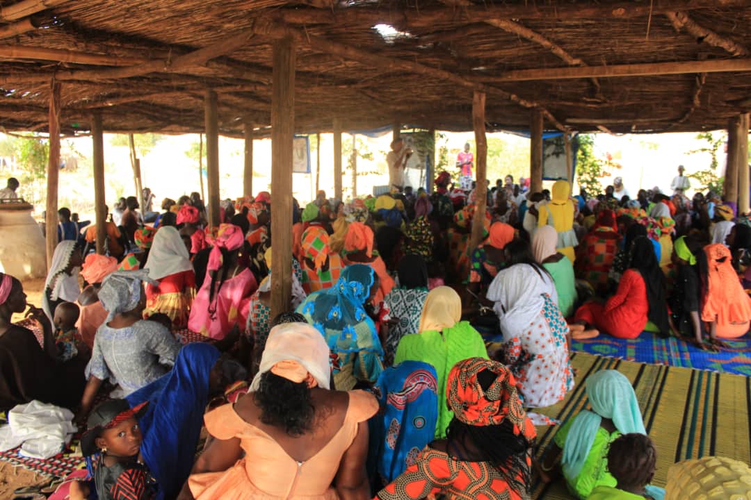 Août 2018 - Les femmes de Mbacké Kadior et des villages environnants sont venues apporter leur contribution volontaire annuelle au projet du Nguiguiss Bamba le samedi 26 août 